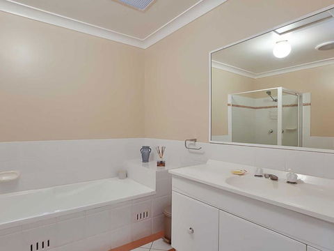 Sunset On Birubi Pet Friendly Air Con Water Views WIFI & Outdoor Spa - ACT Tourism 4