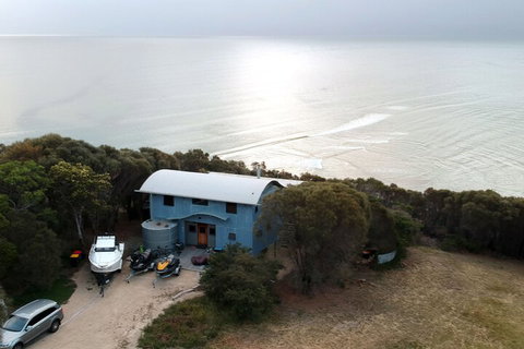 Waves - ACT Tourism 1