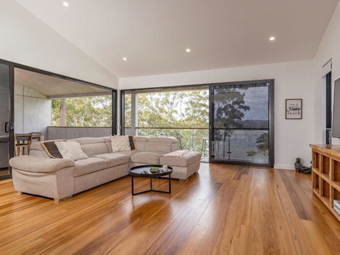 Seashells Lakeside Holiday Perfection - ACT Tourism 1