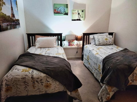 Wanderlust Cottage - ACT Tourism 6