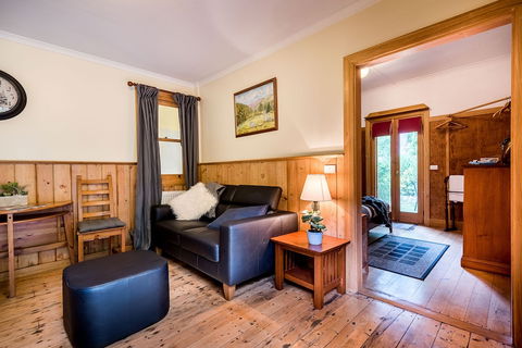 Avalon House - ACT Tourism 0