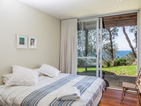 ARGYLL MOLLYMOOK Absolute Waterfront - ACT Tourism 1