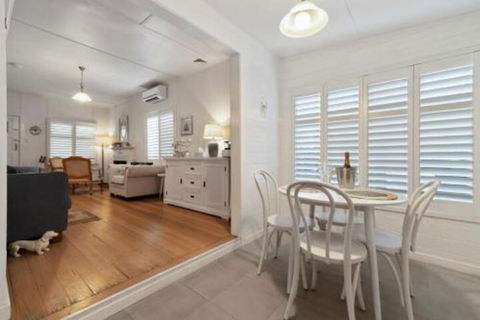 Amber Cottage Luxury Seaside Retreat With Outdoor Spa! - ACT Tourism 5