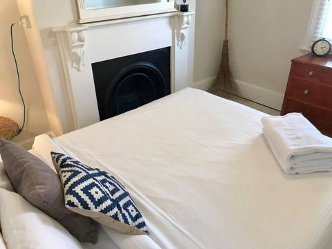 YSG The Edward Townhouse 153 Walk To Town - ACT Tourism 3