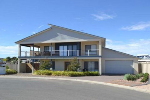 Gizmos Retreat - ACT Tourism 0