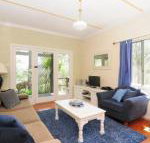 Love Shack 1 bedroom cosy cottage - ACT Tourism