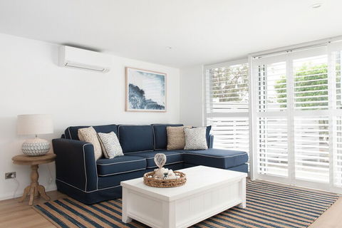 Arabella Stylish Seaside Sanctuary With Views - ACT Tourism 2
