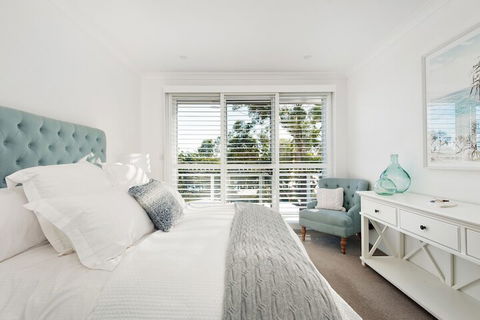 Arabella Stylish Seaside Sanctuary With Views - ACT Tourism 5