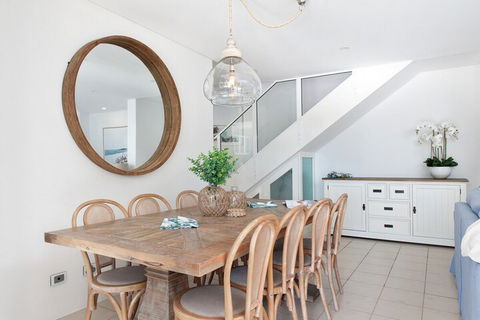 Arabella Stylish Seaside Sanctuary With Views - ACT Tourism 3