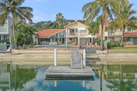 Waterfront Luxury Noosa Heads - ACT Tourism 4
