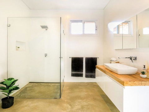 Amaroo Modern Luxurious & Chic - ACT Tourism 3