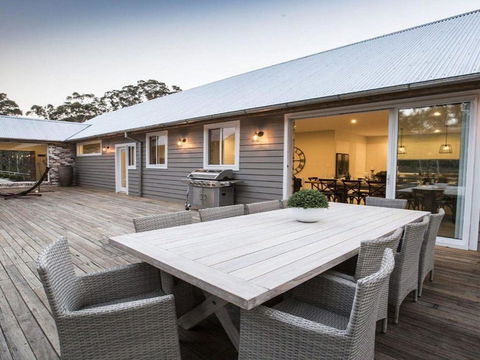 Amaroo Modern Luxurious & Chic - ACT Tourism 6