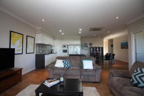 Waterfront On Osprey - ACT Tourism 6