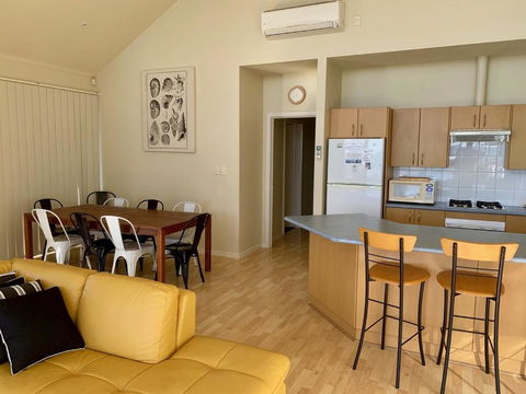 Sheoak Holiday Home - ACT Tourism 5