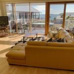 Sheoak Holiday Home - ACT Tourism 0
