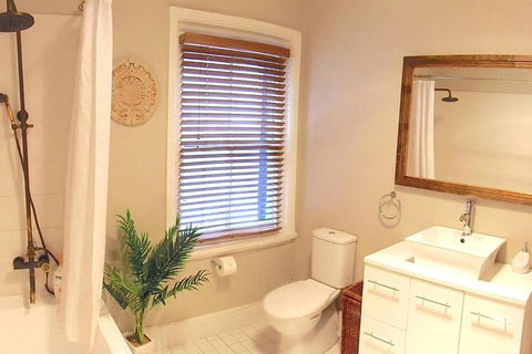 YSG The Edward Townhouses 155 & 157 Steps To Town - ACT Tourism 6