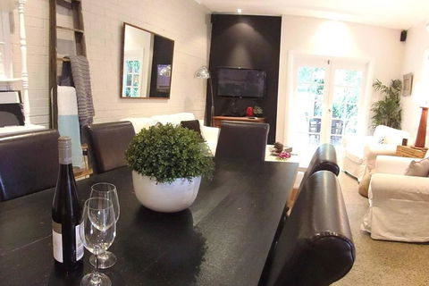 YSG The Edward Townhouses 155 & 157 Steps To Town - ACT Tourism 2