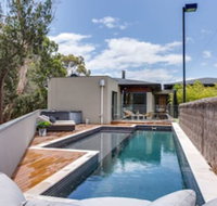 Kalina Retreat tennis  pool - ACT Tourism