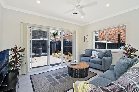 Accommodation Hunter - Adams St Maitland - ACT Tourism 4