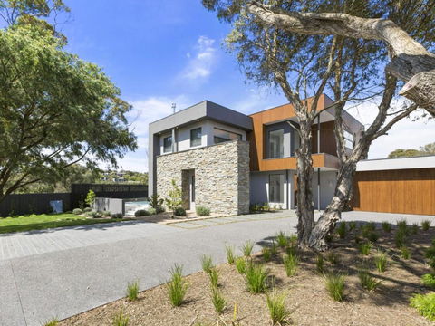 ANCHORAGE MOUNT MARTHA - ACT Tourism 5