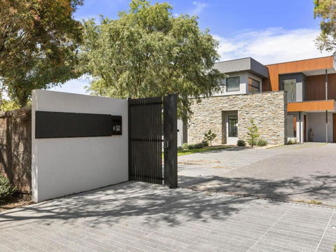 ANCHORAGE MOUNT MARTHA - ACT Tourism 4