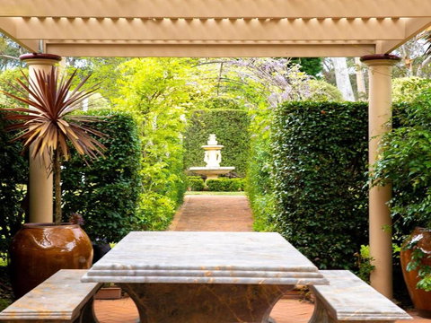 Old Mansfield Loft Gardens Gazebo & Getaways - ACT Tourism 6