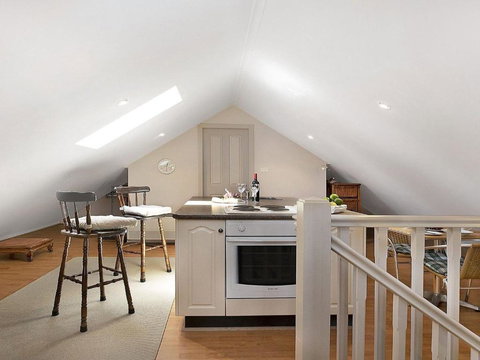 Old Mansfield Loft Gardens Gazebo & Getaways - ACT Tourism 5