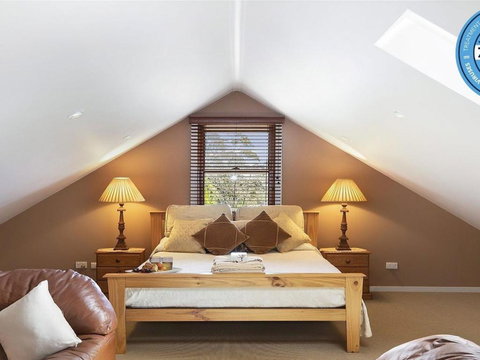 Old Mansfield Loft Gardens Gazebo & Getaways - ACT Tourism 4