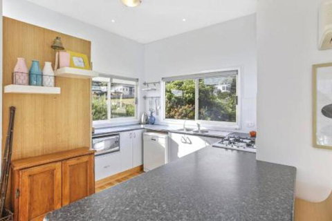 SEAVIEW Ocean Views From A Modern Townhouse - ACT Tourism 5