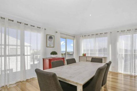 SEAVIEW Ocean Views From A Modern Townhouse - ACT Tourism 6