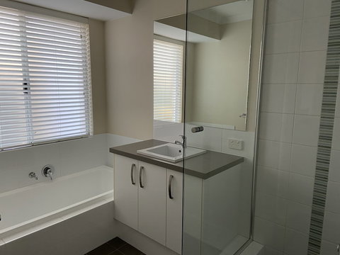 Byford House In The Glades - ACT Tourism 0