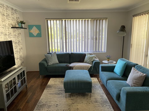 Byford House In The Glades - ACT Tourism 1