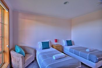 Freycinet Villa 1 - ACT Tourism 6