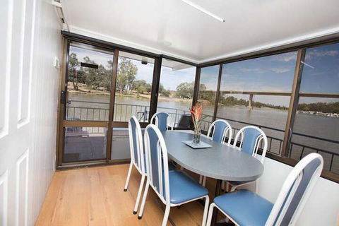 All Seasons Houseboats - ACT Tourism 5