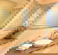 Modern 2 Bedroom Unit Close to CBD - ACT Tourism