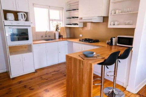 A Wave Away At Glenelg Cosy Unit Near The Beach - ACT Tourism 5