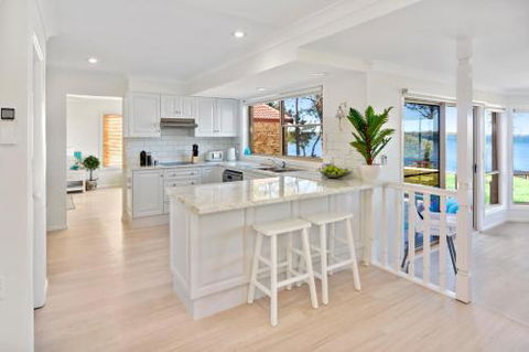 Adrift Retreat St. Georges Basin Waterfront Home - ACT Tourism 2