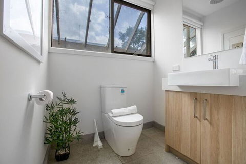 Comfy Holiday House With Pool@rosanna - ACT Tourism 3