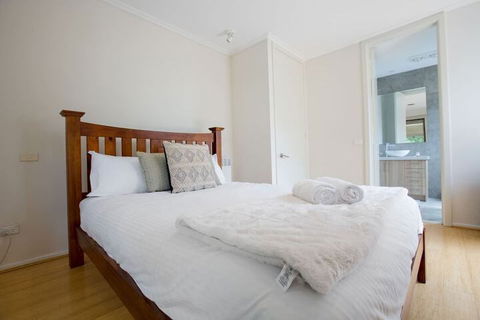 Comfy Holiday House With Pool@rosanna - ACT Tourism 4