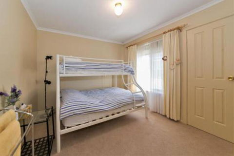 Panorama 7 Stacey Drive - ACT Tourism 4