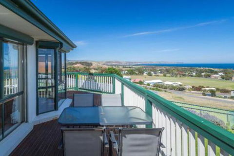 Panorama 7 Stacey Drive - ACT Tourism 5