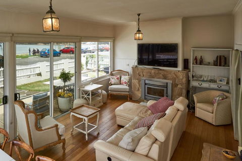 The Ultimate Beach House - ACT Tourism 6