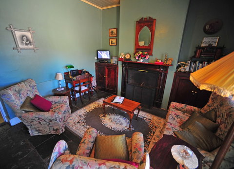 Emma Tiver Heritage Cottage - ACT Tourism 3