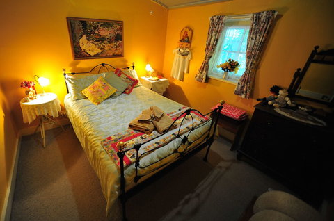 Emma Tiver Heritage Cottage - ACT Tourism 4