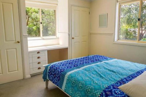 GUMS & ROSES Family Home In The Heart Of Town. - ACT Tourism 2