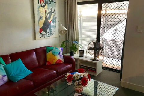 Comfortable Studio Near New Farm Park - ACT Tourism 4