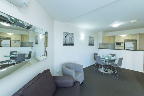 Airtrip Apartment On Edmonstone St - ACT Tourism 6
