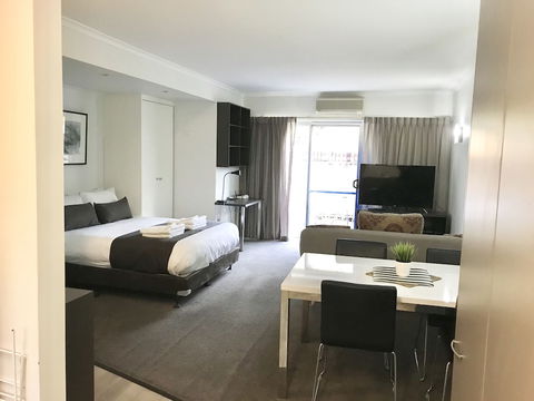 Adelaide Dresscircle Apartments - Archer Street - ACT Tourism 5