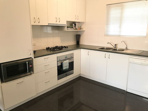 Adelaide Dresscircle Apartments - Archer Street - ACT Tourism 6