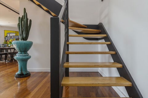 Fabulous Fitzroy Converted Warehouse - ACT Tourism 4